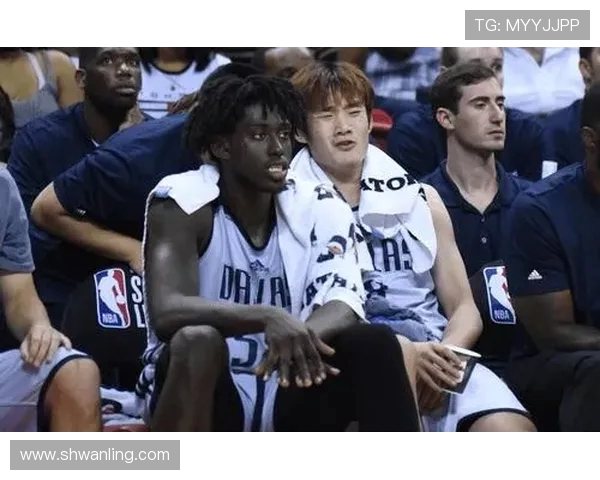 小牛与魔术夏季联赛激战正酣新星球员表现引关注 小牛与魔术夏季联赛激战正酣新星球员表现引关注